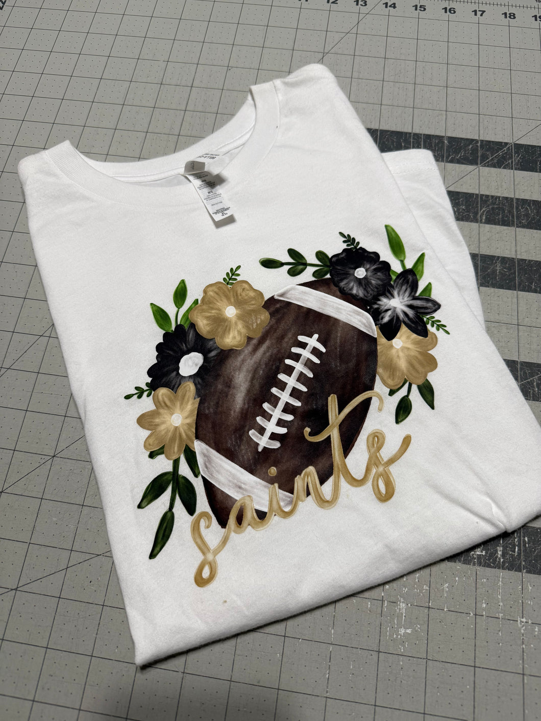 YOUTH LARGE Saints girls t-shirt